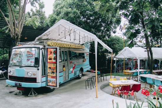 Saatnya Makan Enak! Ini Rekomendasi Tempat Wisata Kuliner di Kota Bandung