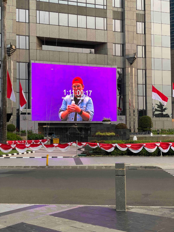 Viral Videotron Ungu di Kawasan SCBD Jakarta, Ini Jawabannya