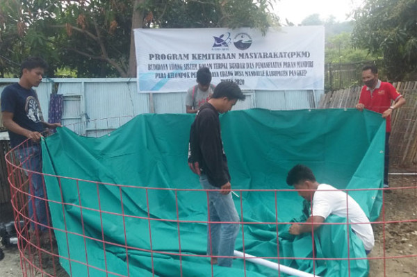 PKM Stitek Laksanakan Program Budidaya Udang Sistem Kolam Terpal Bundar di Mandalle