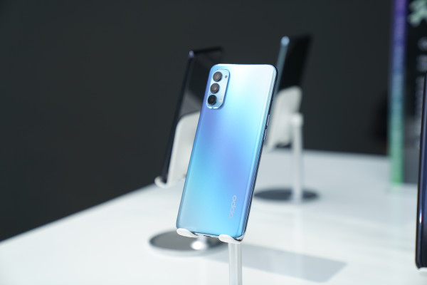Lebih Terjangkau, tapi Oppo Reno 4 Mampu Pecundangi Vivo X50