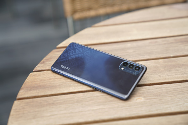 Review Oppo Reno 4, Sulit untuk Tidak Jatuh Cinta...
