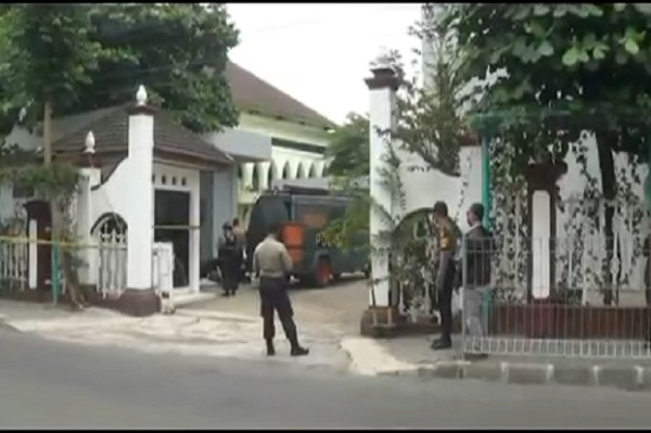 Masjid UNY Diancam Dibom, Gegana Brimob Amankan Tas Hitam