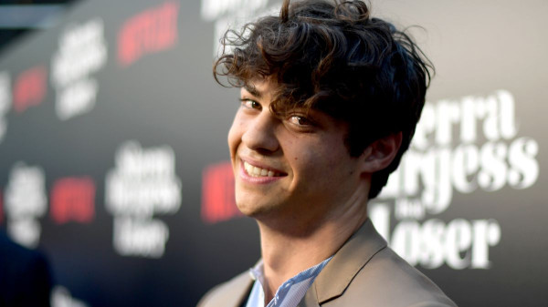 Jadi Superhero, Noah Centineo Pamer Badan Kekar Hasil Latihan