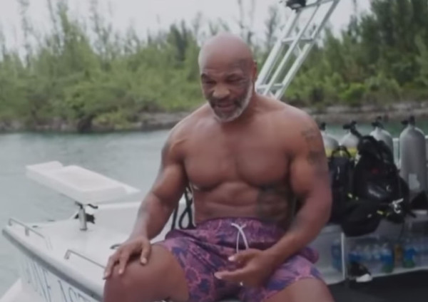 Mike Tyson Pria Paling Menakutkan di Muka Bumi Itu Ketakutan Bertemu Hiu Putih