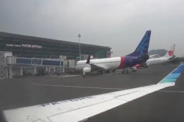 Viral, Pria Gangguan Jiwa Masuk ke Pesawat di Bandara Radin Intan II