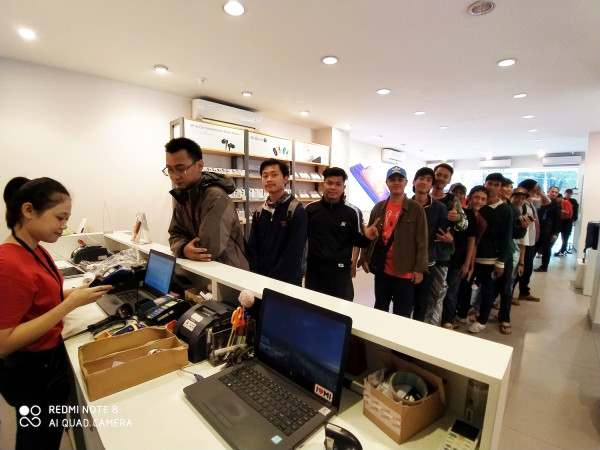 Pidato, CEO Lei Jun Banggakan Ibu-Ibu Indonesia yang Rakit Ponsel Xiaomi