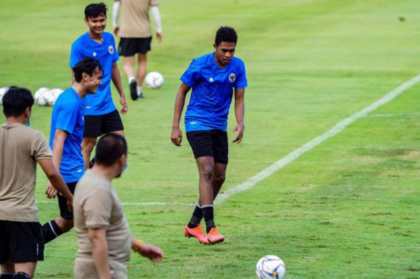 Bersih-bersih Tae-yong Tegaskan Tak Ada Anak Emas di Timnas U-19