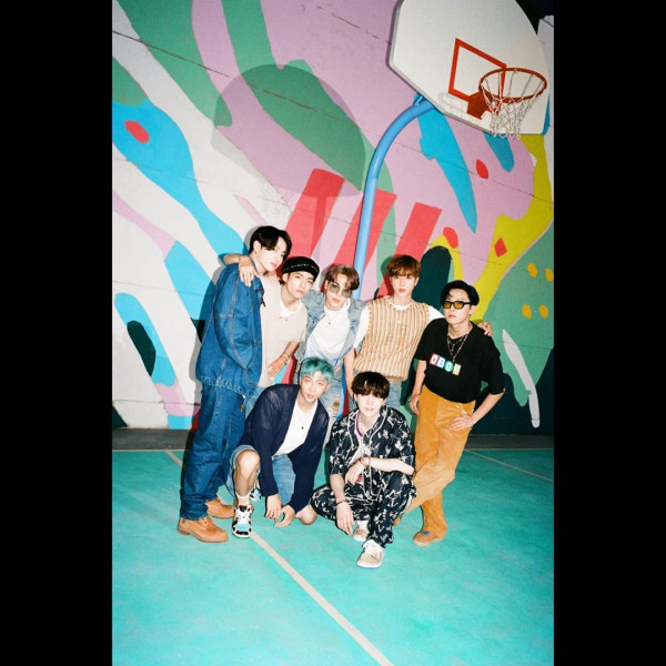 Teori-teori Menarik Seputar Single BTS Dynamite, Kamu Percaya?