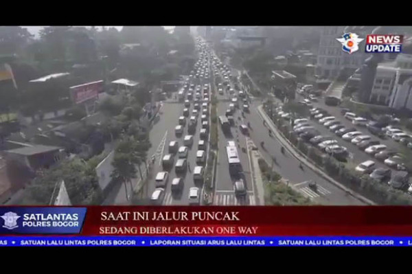 Traffic Report Kawasan Puncak: Diberlakukan One Way Arah Cianjur, Waspada Sejumlah Titik Hambat