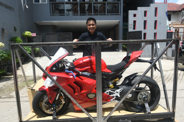 Pemilik Pertama Ducati Panigale V4 di Indonesia Pamerkan Motor Ber-DNA MotoGP