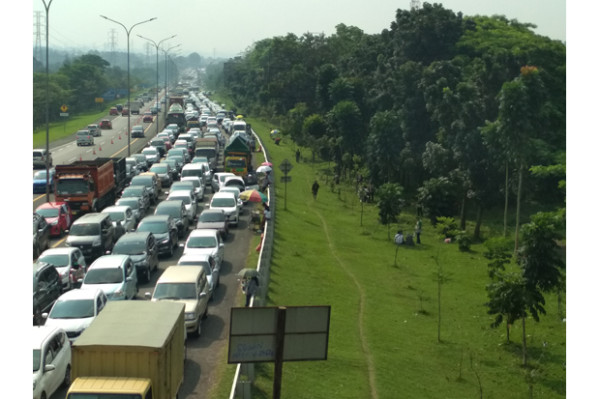 Libur Panjang di Tengah Pandemi Covid-19, Jalur Puncak Macet hingga 10 KM