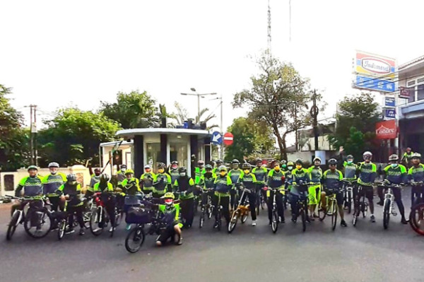 Guyubnya Warga Kompleks Perumahan Memeriahkan HUT RI ke-75