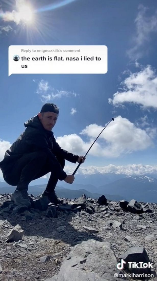 Buktikan Bumi Bulat Pria Ini Sampai Naik ke Puncak Gunung