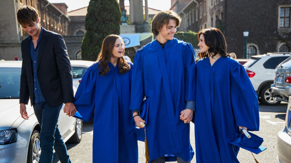 Sutradara The Kissing Booth 2: Para Pemain Figuran Gak Suka Saat Joey King dan Taylor Perez Latihan Ciuman