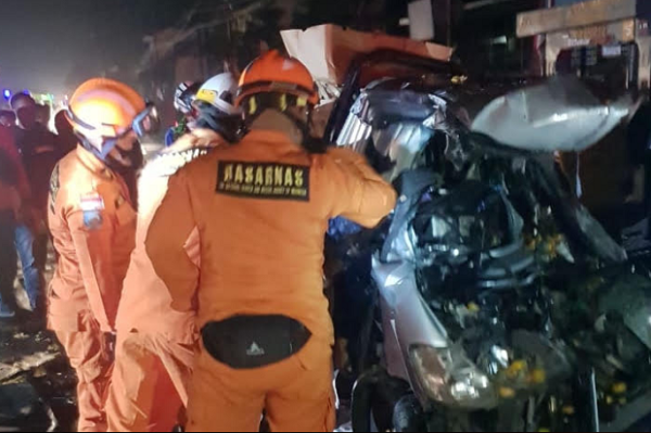 Hilang Kendali saat Menyalip, Pikap Tabrak Bus di Nagreg, Sopir Tewas Terjepit