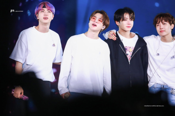Dijuluki Fans Terbaik, Ini 7 Hal Kocak dan Mengharukan yang Pernah Dilakukan ARMY BTS