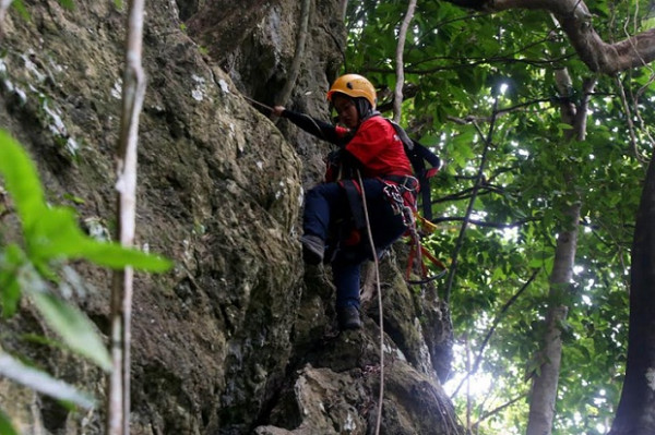 Pecahkan Mitos, Pemuda Bawean Tapaki 99 Puncak Tinggi