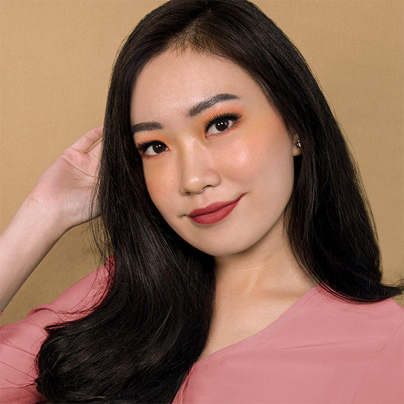 Inspirasi Colorful Makeup Cocok Diaplikasikan di Segala Suasana