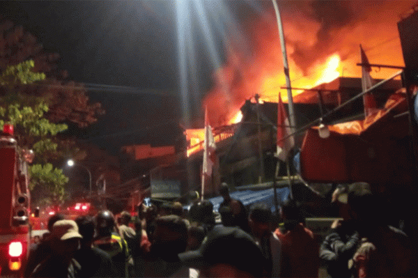 Pasar Senggol Cendrawasih Makassar Terbakar, Satu Warga Meninggal