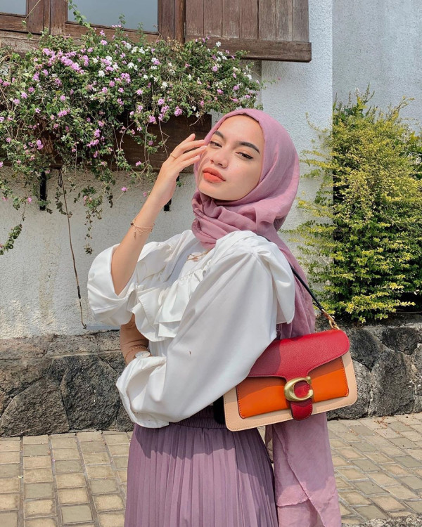 OOTD Pake Warna Ungu Lilac yang lagi Hits, Cocok buat Hijabers!