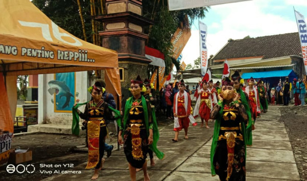 Jaga Kearifan Lokal, Pokdarwis Sumber Mujur Lumajang Gelar Gerebek Suro
