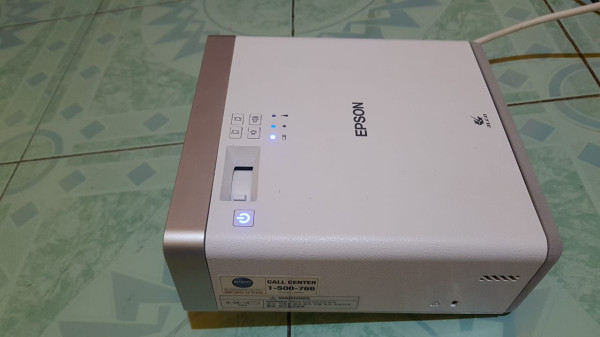 Epson EF-100 Proyektor 3LCD Laser dengan Segudang Keunggulan
