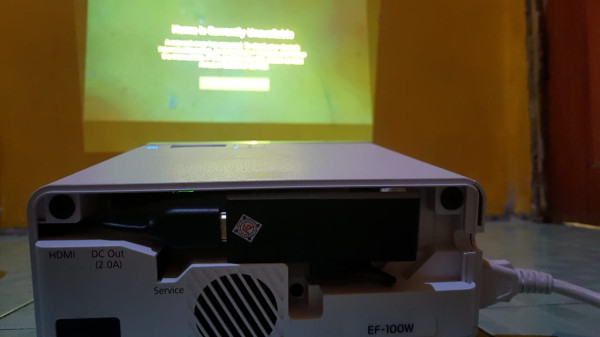 Epson EF-100 Proyektor 3LCD Laser dengan Segudang Keunggulan