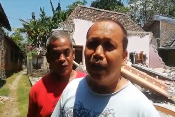 Suami Selingkuh di Luar Negeri, Istri Robohkan Rumah di Kampung