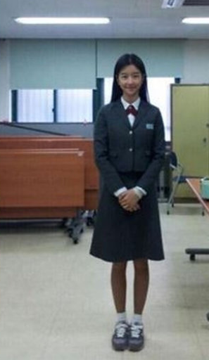 Foto-foto Transformasi Seo Ye-ji dari Balita, Remaja, sampai Dewasa