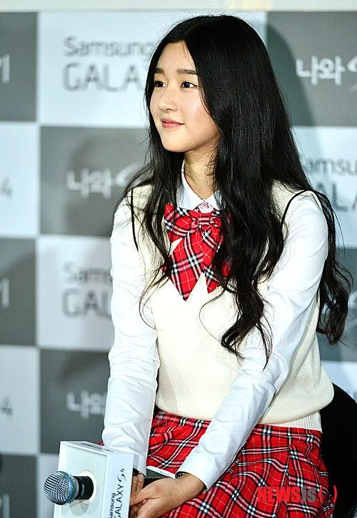 Foto-foto Transformasi Seo Ye-ji dari Balita, Remaja, sampai Dewasa