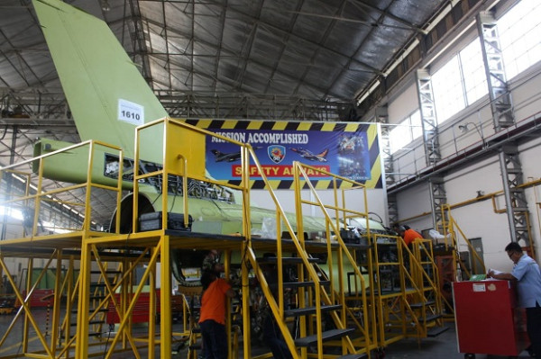 Kemhan Serahkan Dua Pesawat Tempur F-16 Upgrade ke TNI AU