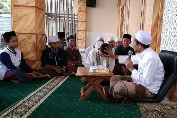 Cara Mengusap Kepala Anak Yatim dan Doa yang Dianjurkan