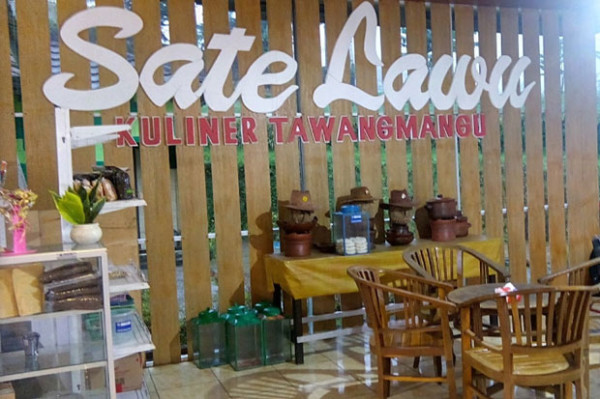 Menikmati Sate Spesial di Kaki Gunung Lawu