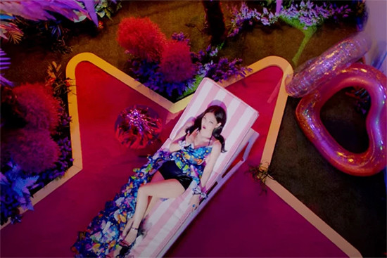 Outfit BlackPink dan Selena Gomez dalam Video