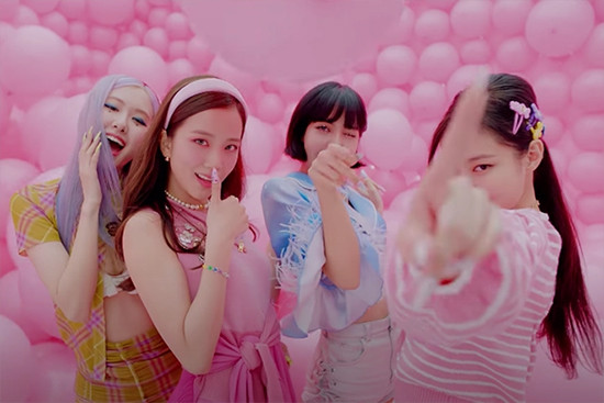Outfit BlackPink dan Selena Gomez dalam Video 