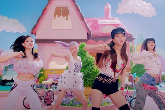 Outfit BlackPink dan Selena Gomez dalam Video