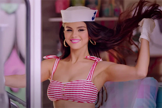 Outfit BlackPink dan Selena Gomez dalam Video