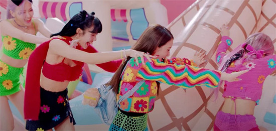 Outfit BlackPink dan Selena Gomez dalam Video 