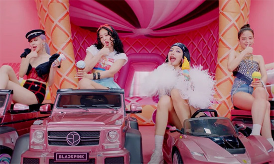 Outfit BlackPink dan Selena Gomez dalam Video 