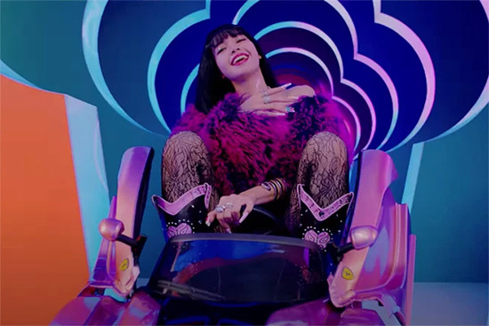 Outfit BlackPink dan Selena Gomez dalam Video 