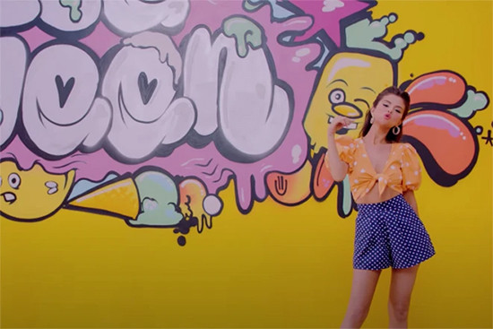 Outfit BlackPink dan Selena Gomez dalam Video 