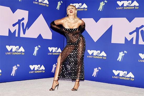 Taylor Swift yang Kasual hingga Hebohnya Lady Gaga, Busana Pesohor dalam MTV Awards 2020 Ini Curi Perhatian