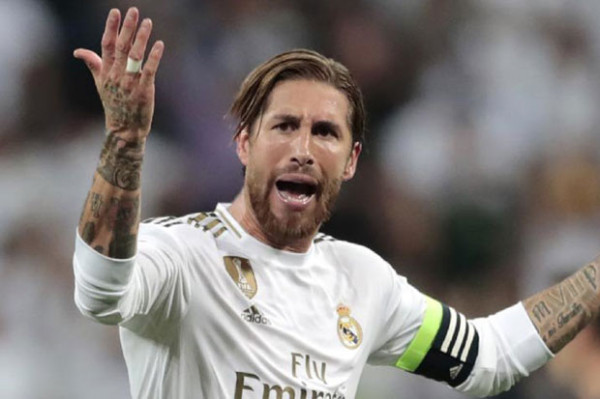 Karier Pesepak Bola Ini Tetap Bersinar di Kepala Tiga