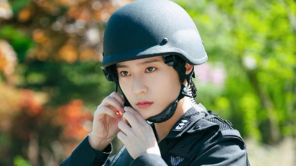 Krystal Mantan Anggota f(x) Perankan Letnan dalam Drama Korea Search