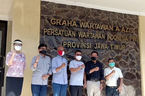 Cegah Corona, 200 Jurnalis dan Budayawan di Surabaya Ikuti Rapid Test