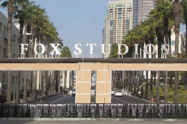 Hegemoni Rumah Produksi Film Hollywood