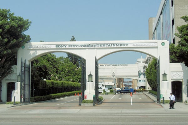 Hegemoni Rumah Produksi Film Hollywood