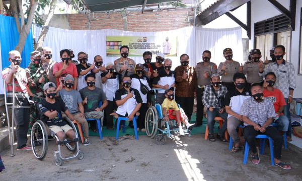 Kapolda NTB Bantu Inventaris Kantor, Penyadang Disabilitas Terharu