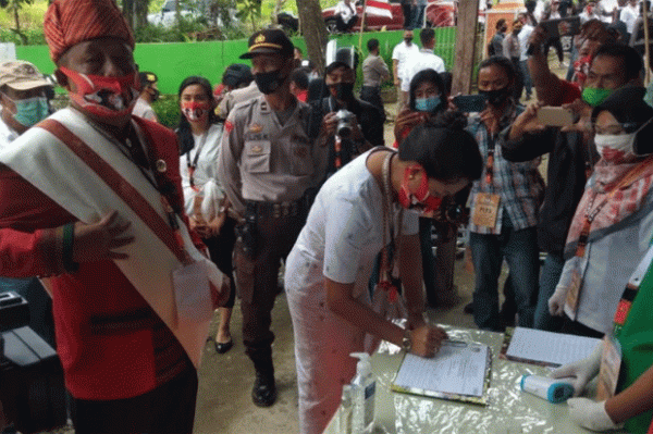 Albert-John Jadi Pendaftar Pertama Calon Kepala Daerah Pilkada Tana Toraja 2020