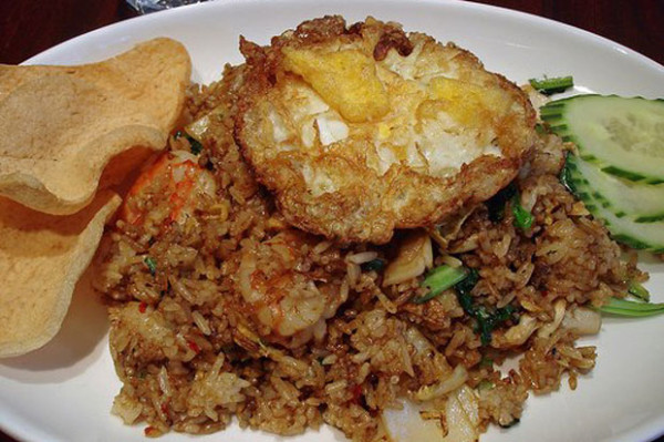 Nasi Goreng Mbak Yati, Lezatnya Bikin Ketagihan